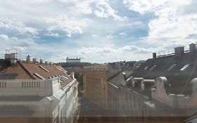 Queen Flat In Old Town With Castle View