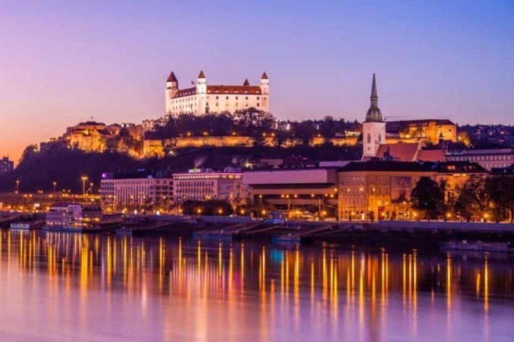 Queen Flat In Old Town With Castle View Pressburg Exterior foto