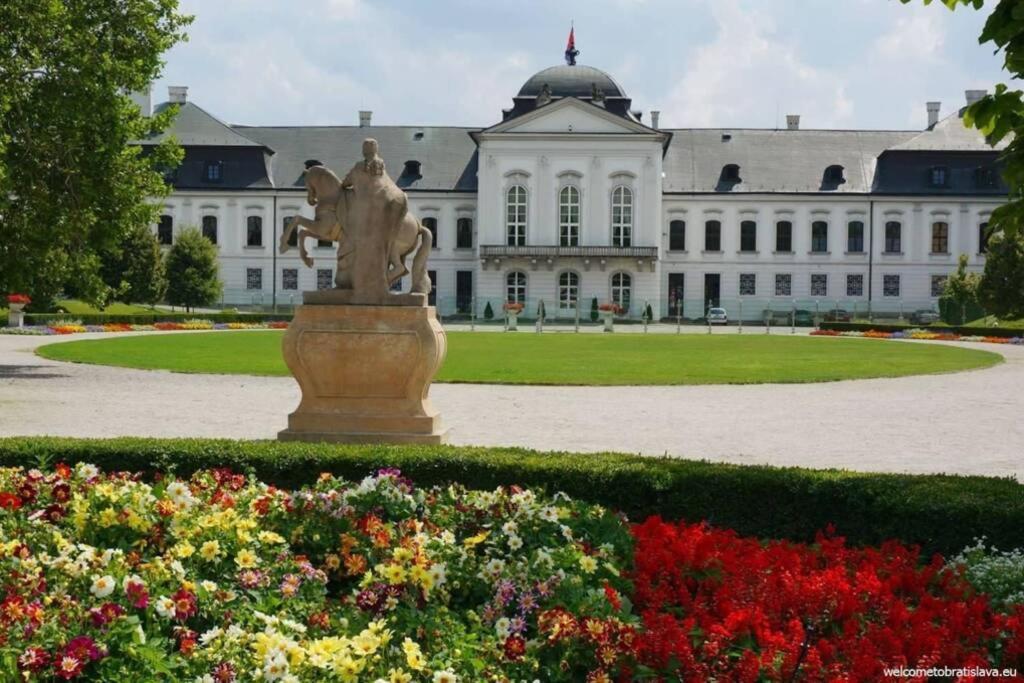 Queen Flat In Old Town With Castle View Pressburg Exterior foto