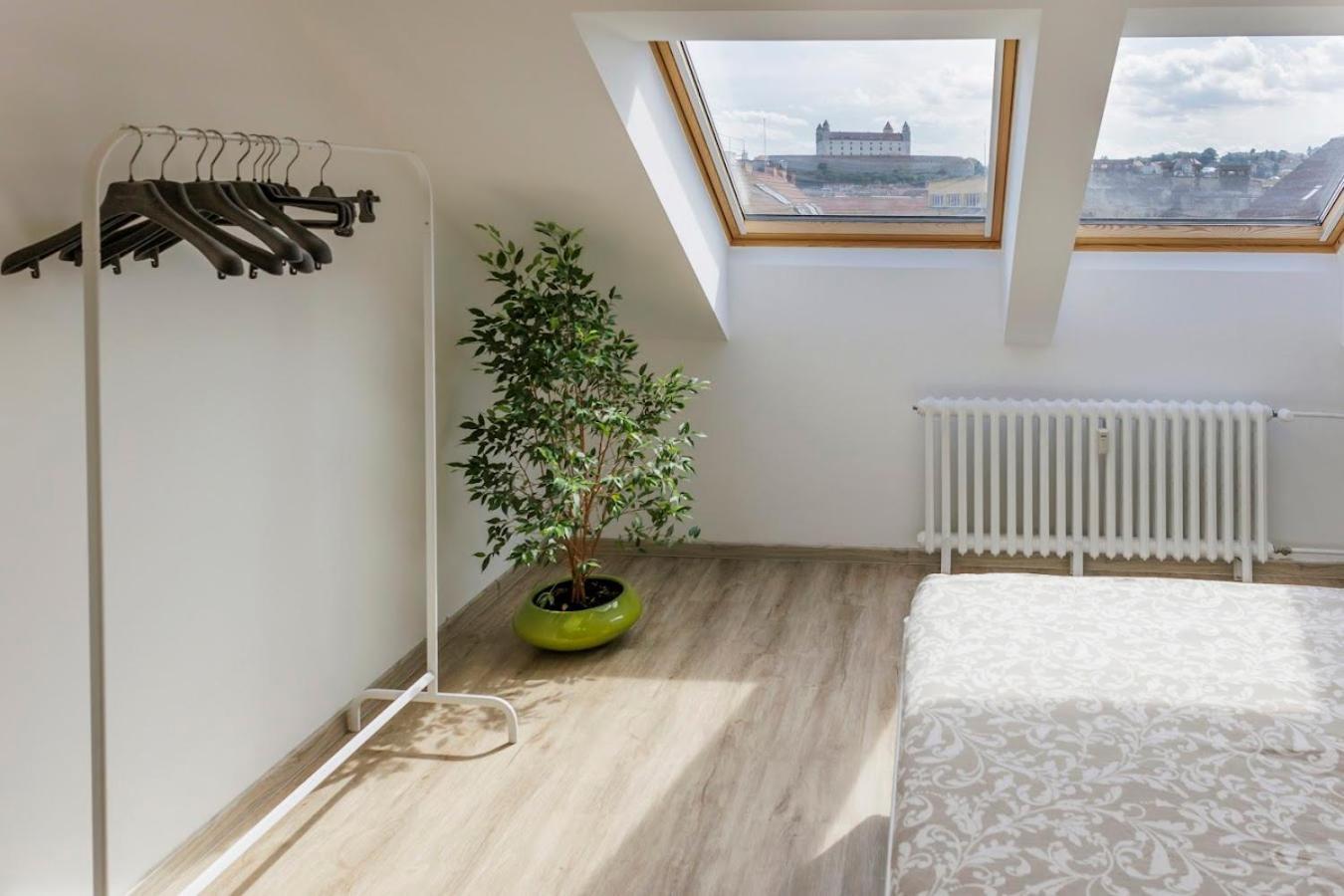Queen Flat In Old Town With Castle View Pressburg Exterior foto