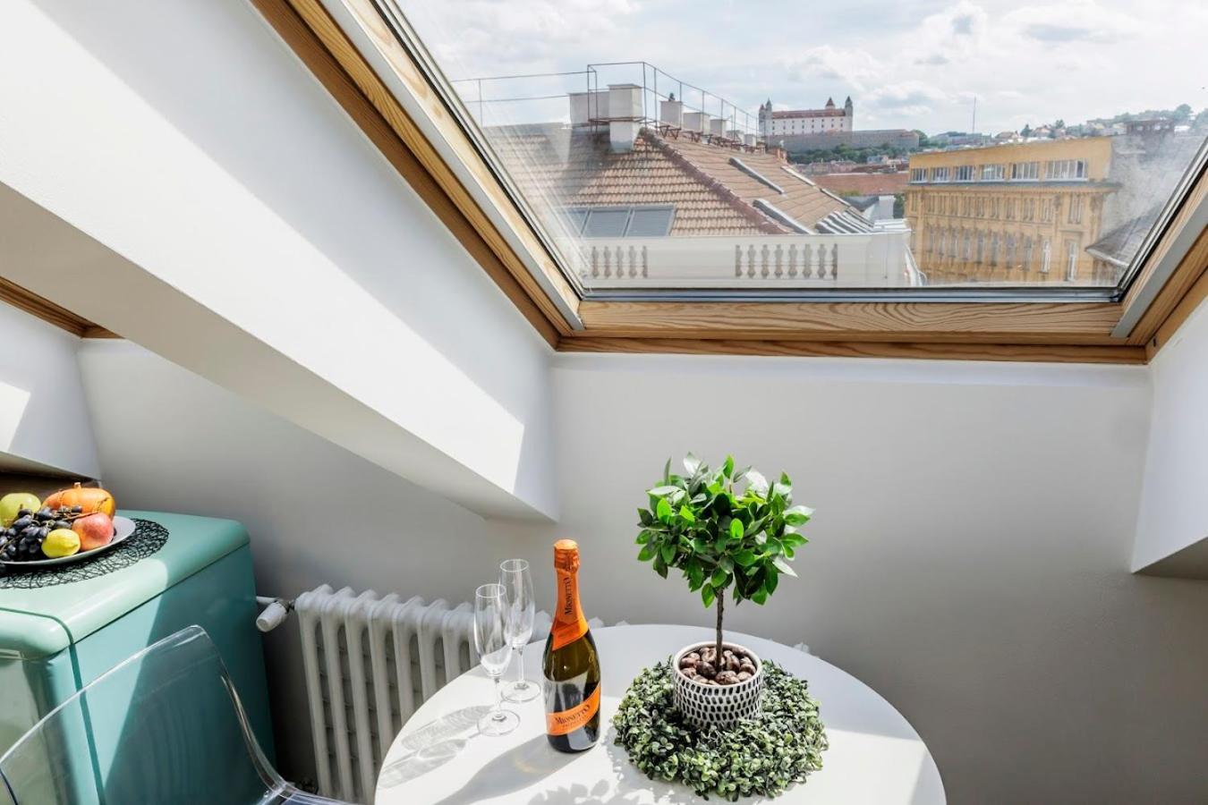 Queen Flat In Old Town With Castle View Pressburg Exterior foto
